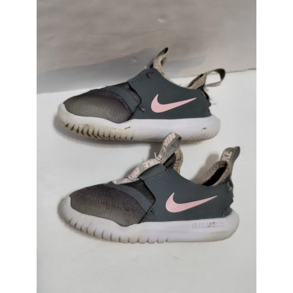 Nike  Toddler  8c Sneakers  Gray